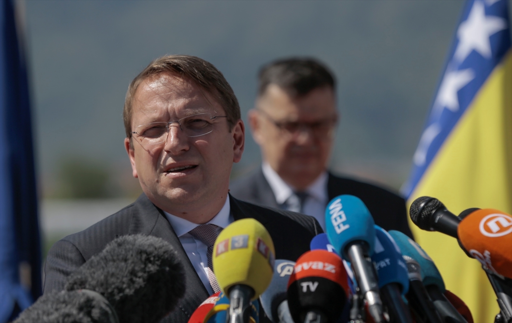 Varhelyi stiže u posjetu BiH - slika 1